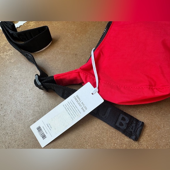 Baggu small nylon crescent in candle Apple red NWT crossbody - Picture 5 of 5